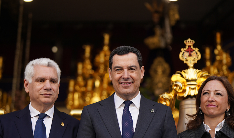 El presidente de la Junta durante su visita a los titulares de la Cofradía de Nuestro Padre Jesús El Rico y María Santísima del Amor.